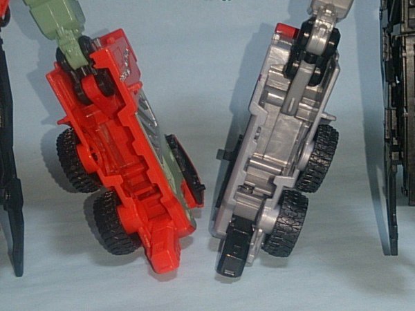 Unite Warriors UW EX Megatronia   In Hand Images With Comparison To Combiner Wars Victorion  (7 of 12)